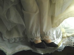 elizabeth porcelain feet